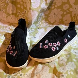 Floral Embroidered Black Slip-On Women's Shoes